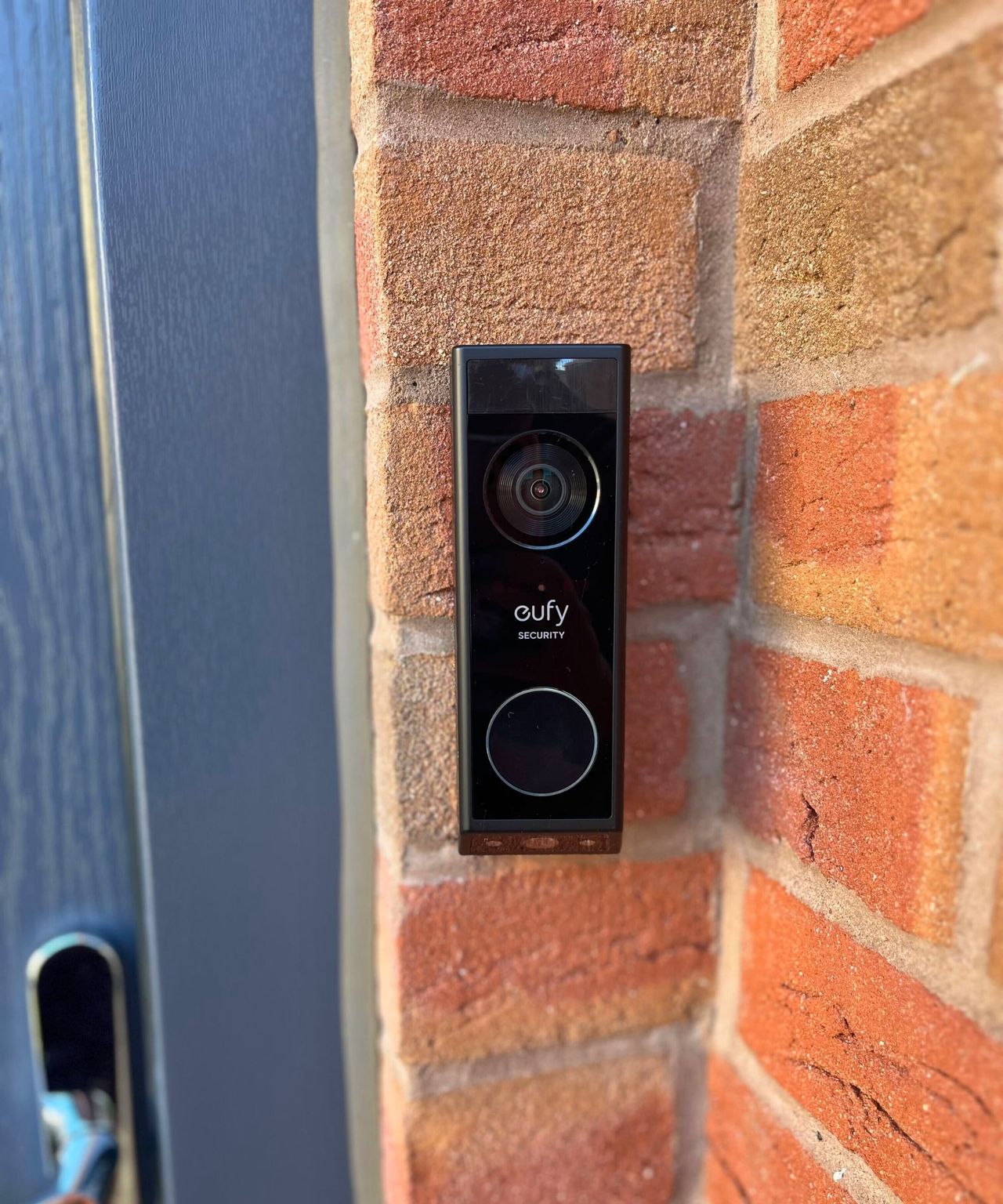 Punteha van Terheyden's eufy E340 video doorbell mounted at on the red brick masonry at my front door, which is slightly in shot and gray