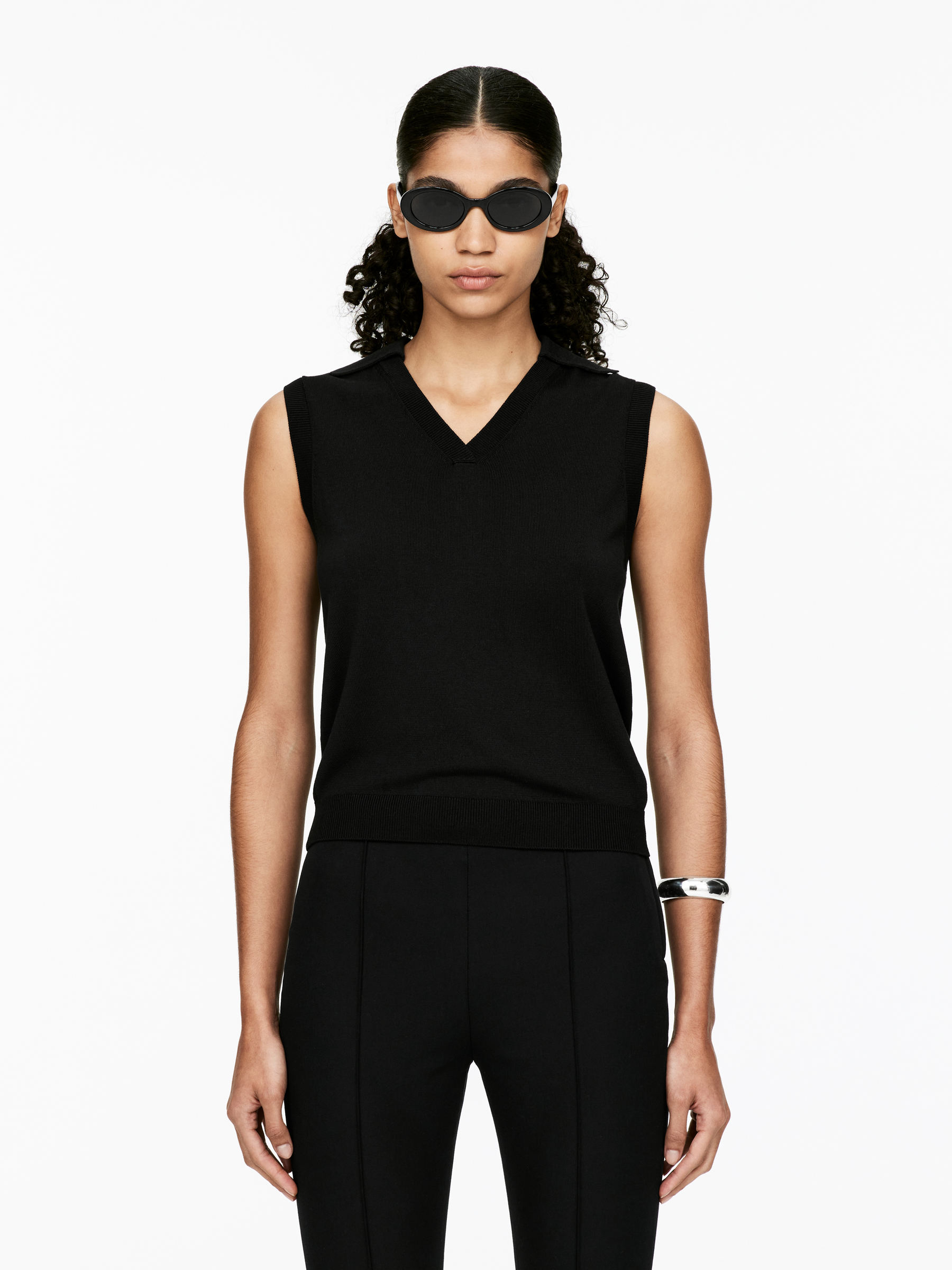 Knitted V-Neck Vest 
 Black 
 Women 
 Arket Gb