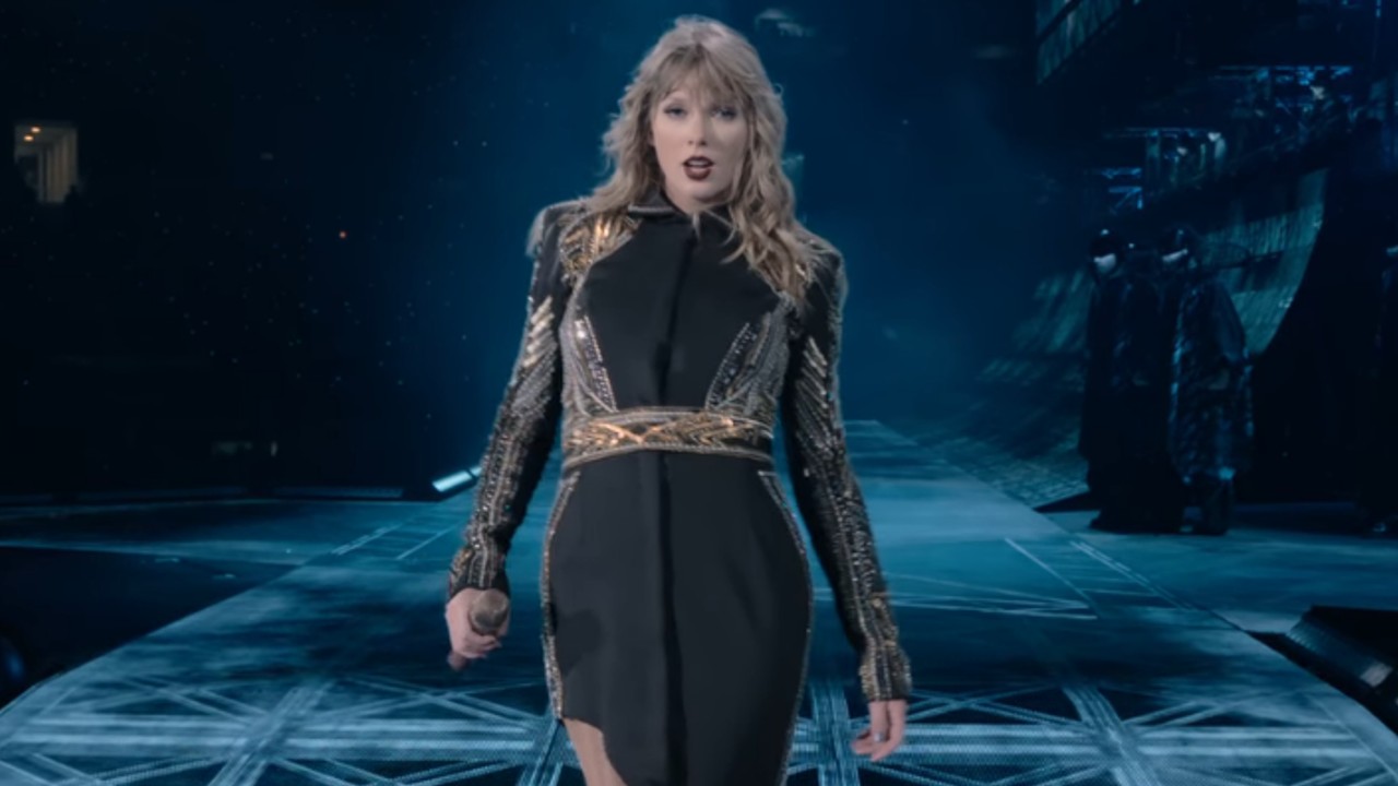Taylor Swift cantando Don't Blame Me en el Reputation World Tour