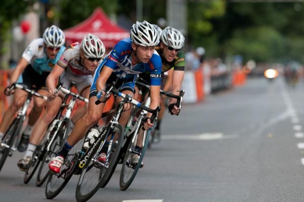 A break tries to gap the field early in the race.