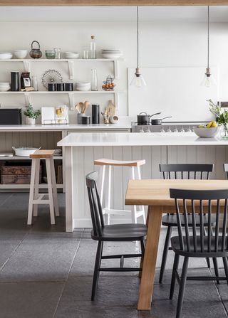 kitchen with open plan layout, an example of effective kitchen planning by garden trading