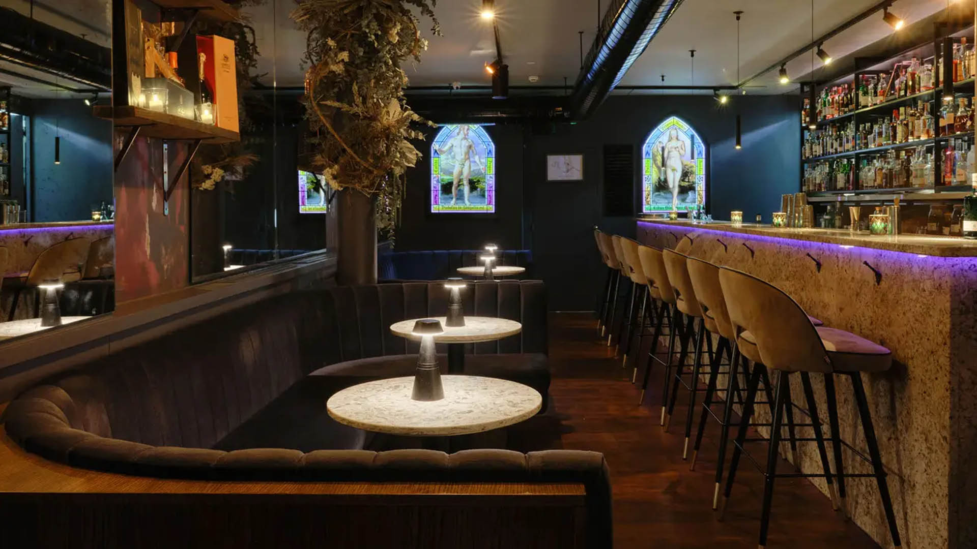 A photo of the Eve Bar cocktail bar.