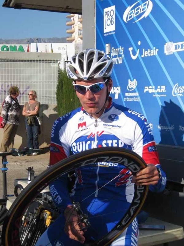 Gert Steegmans looks at the Campagnolo wheels.