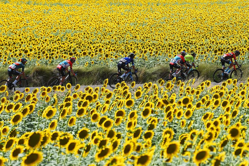 Ben Zwiehoff (BORA Hansgrohe), Lennert Van Eetvelt (Lotto Dstny), Nelson Oliveira (Movistar) in the breakaway