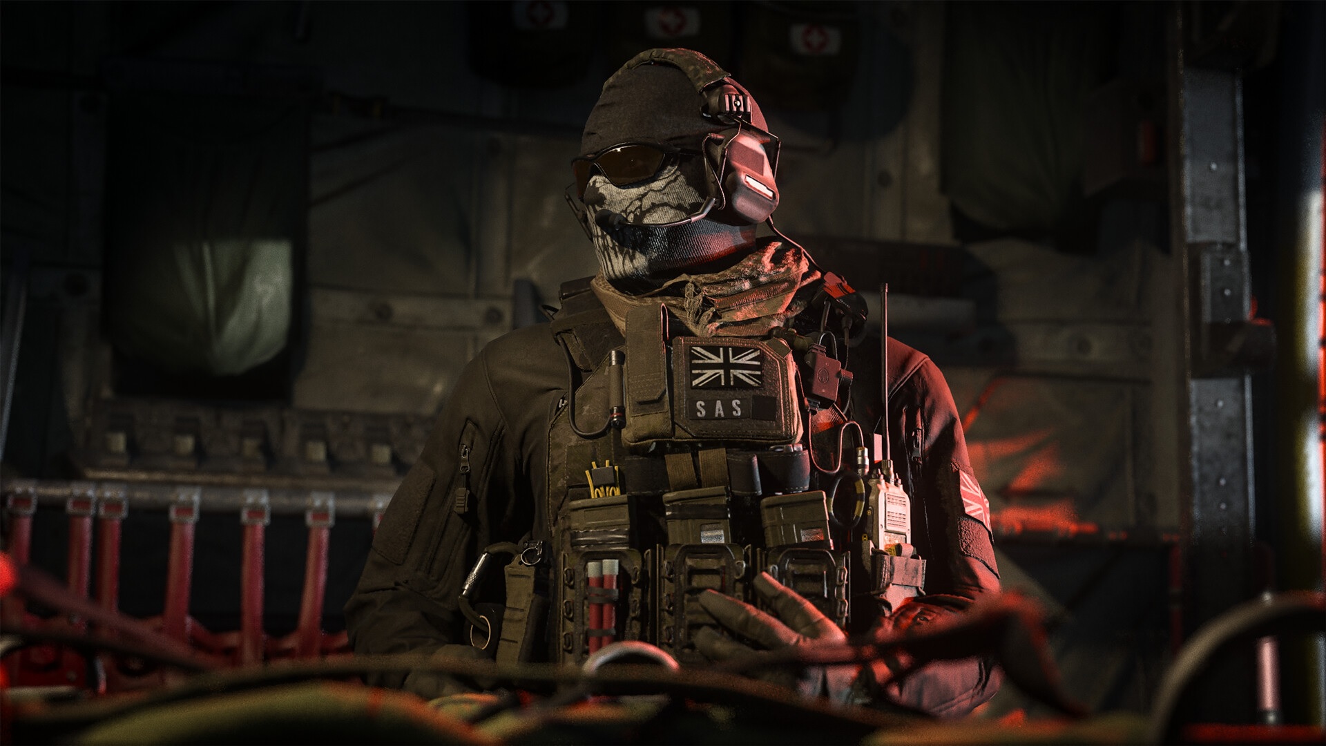 Call of Duty: Modern Warfare 3 Ghost observa desde un lado