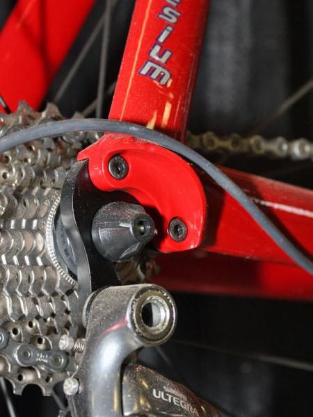Even the road frame uses bolt-on dropouts to help keep the protective paint intact on the magnesium surfaces.