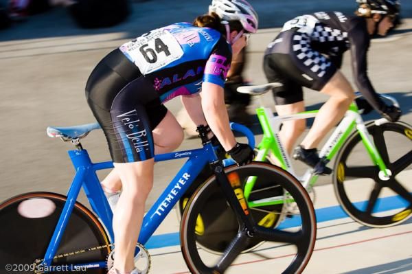Andrea Fisk chases Jen Featheringill in the Women's Match Sprint ride for third.