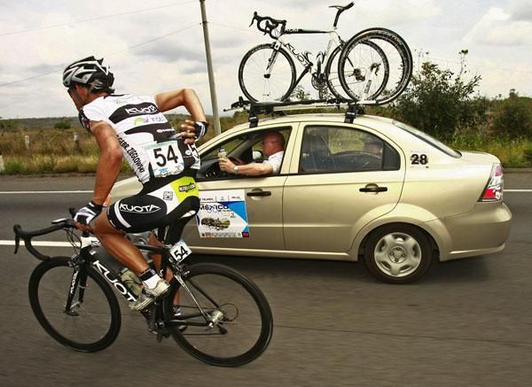 Emman Van Ruitenbeek (Kuota Indeland) gets some sustenance.