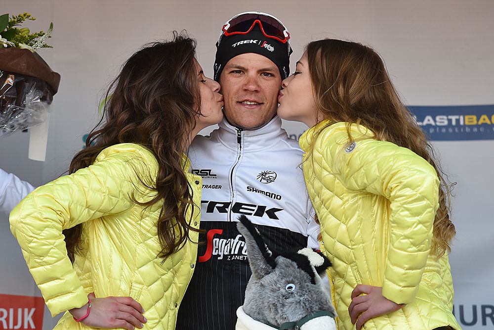 Podium kisses for Jasper Stuyven (Trek-Segafredo)