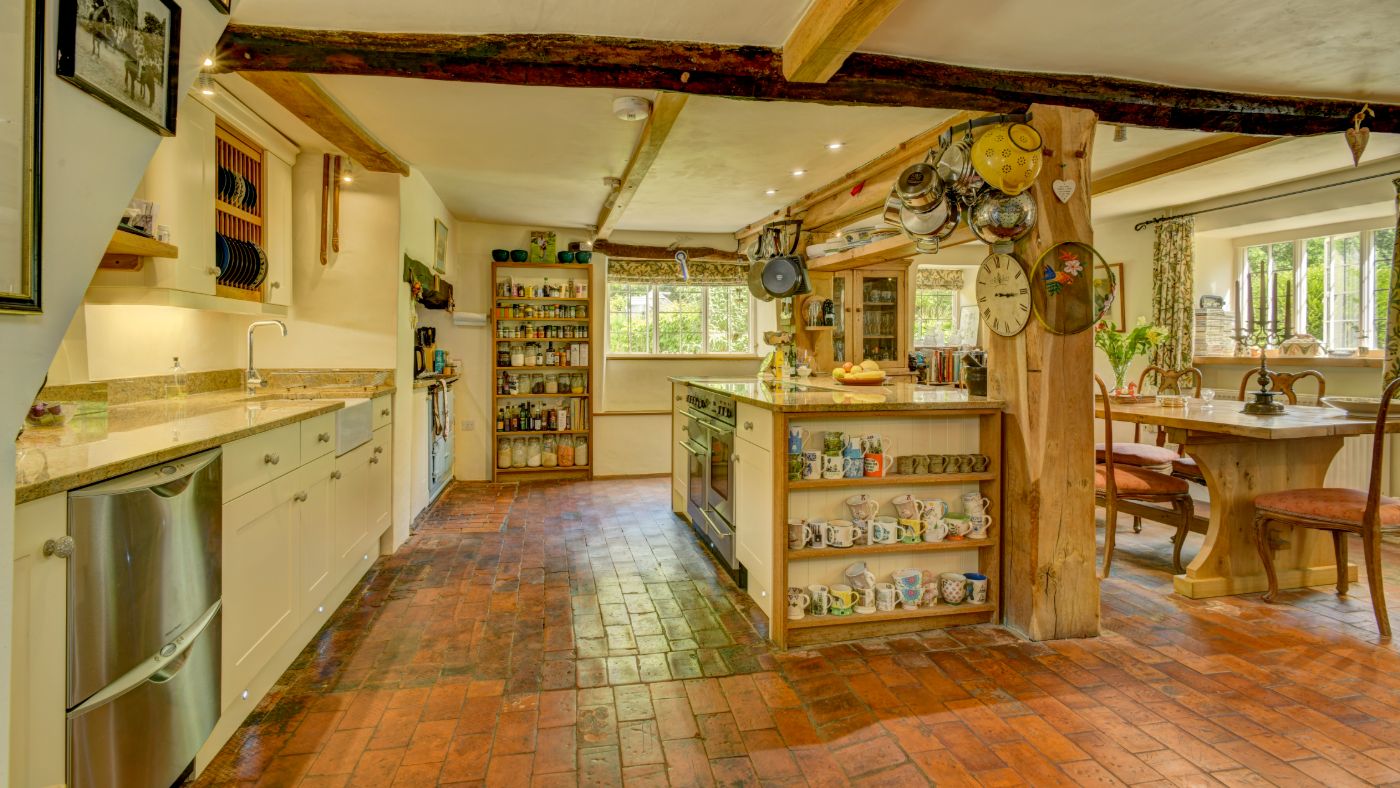 Jerwoods Farm, Exeter, Knight Frank, &amp;pound;1,495,000 (8)
