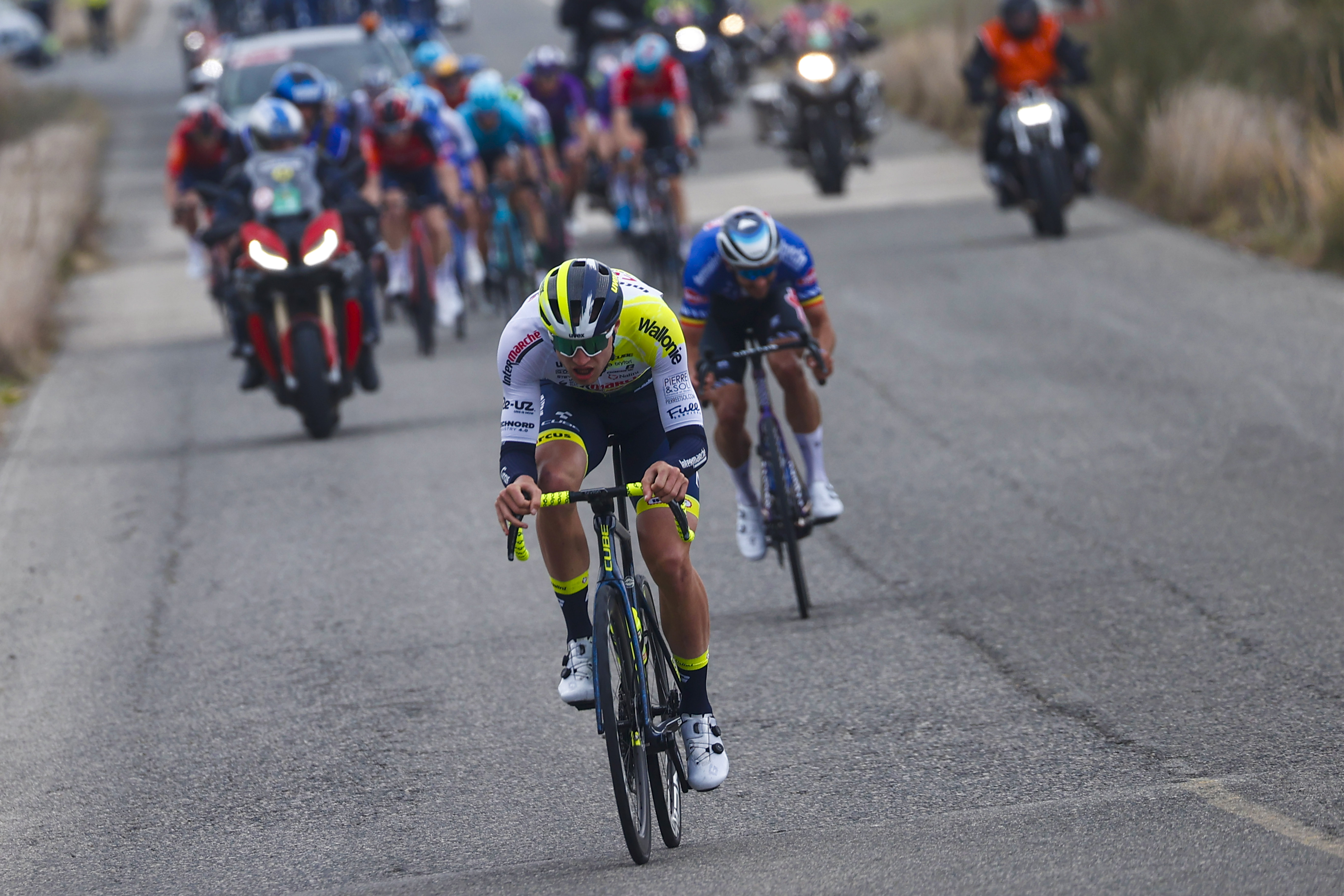 Vuelta a Andalucia Ruta Ciclista Del Sol 2023 - 69th Edition - 3rd stage Alcala de Guadaira - Alcala de los Gazules 161 km - 17/02/2023 - Laurenz Rex (BEL - IntermarchÃ© - Circus - Wanty) - Dries De Bondt (BEL - Alpecin - Deceuninck) - photo Luis Angel Gomez/SprintCyclingAgencyÂ©2023