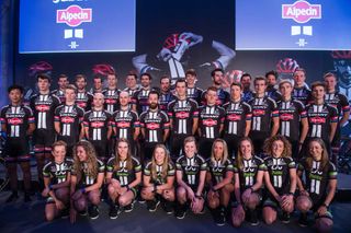The 2016 Giant-Alpecin and Liv-Plantur teams pose together