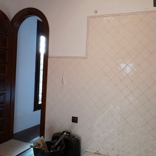 ensuite bathroom tiled wall before