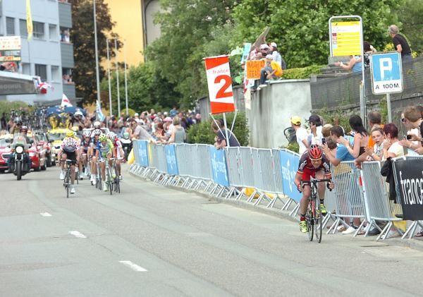 Cadel Evans has a go on stage 8, but wasn't able to stay clear