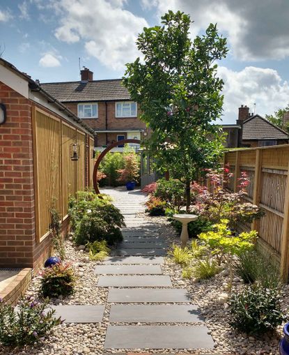 Narrow garden ideas: 12 clever ways to make the most of thin plots ...