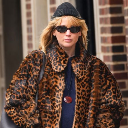 Celebrities wearing the pendant necklace trend in The A-list Edit