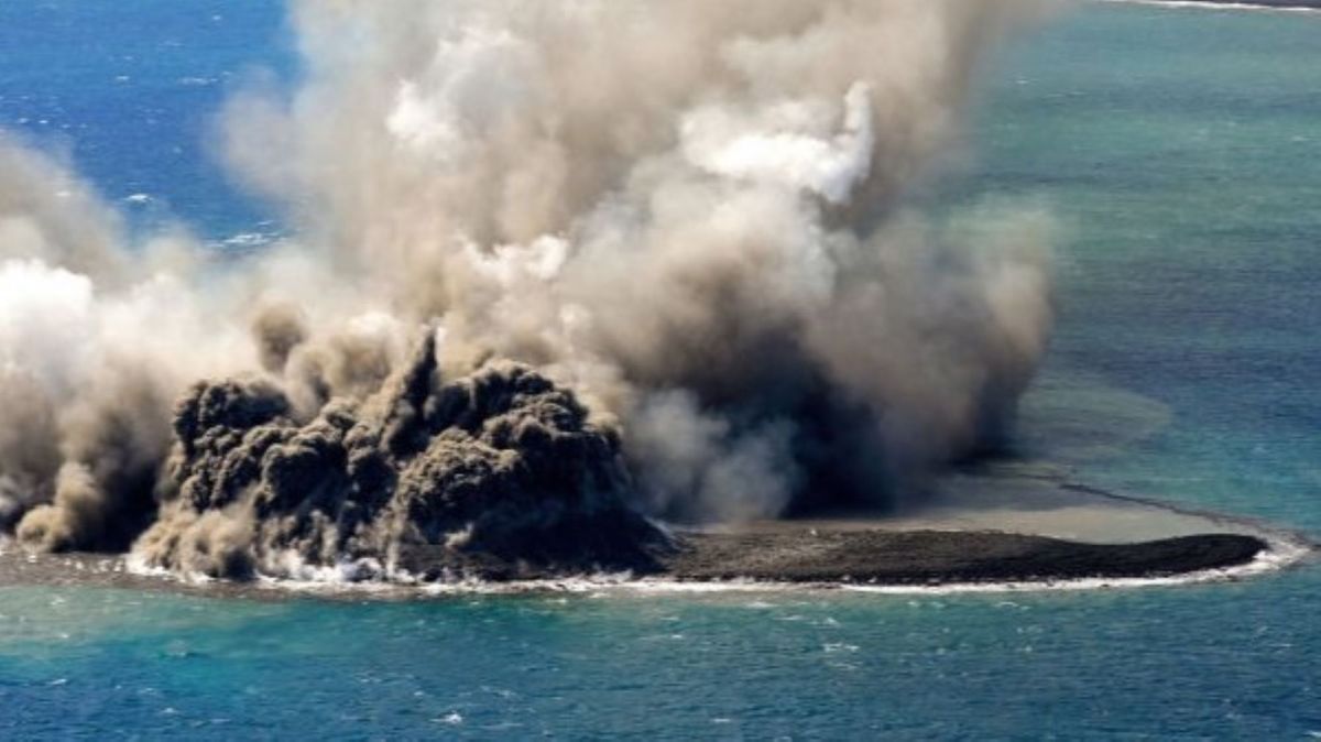 Underwater volcanic eruption gives birth to new island in the Pacific ...