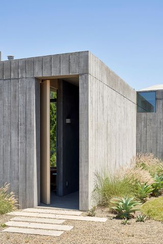 Mork-Ulnes Architects concrete house exterior