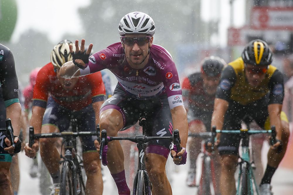 Elia Viviani (Quick-Step Floors) wins stage 17 of Giro d'Italia 2018