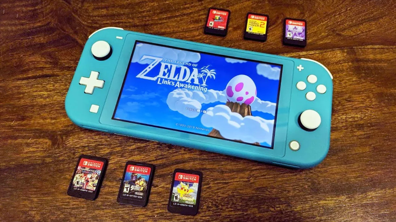 Nintendo Switch Lite dikelilingi oleh kartrid