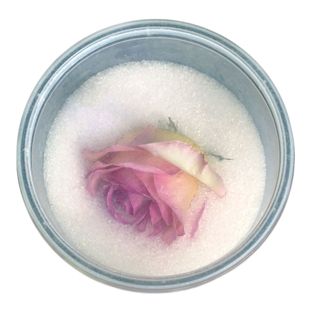 Fresh flowers are dried with silica sand and silica gel