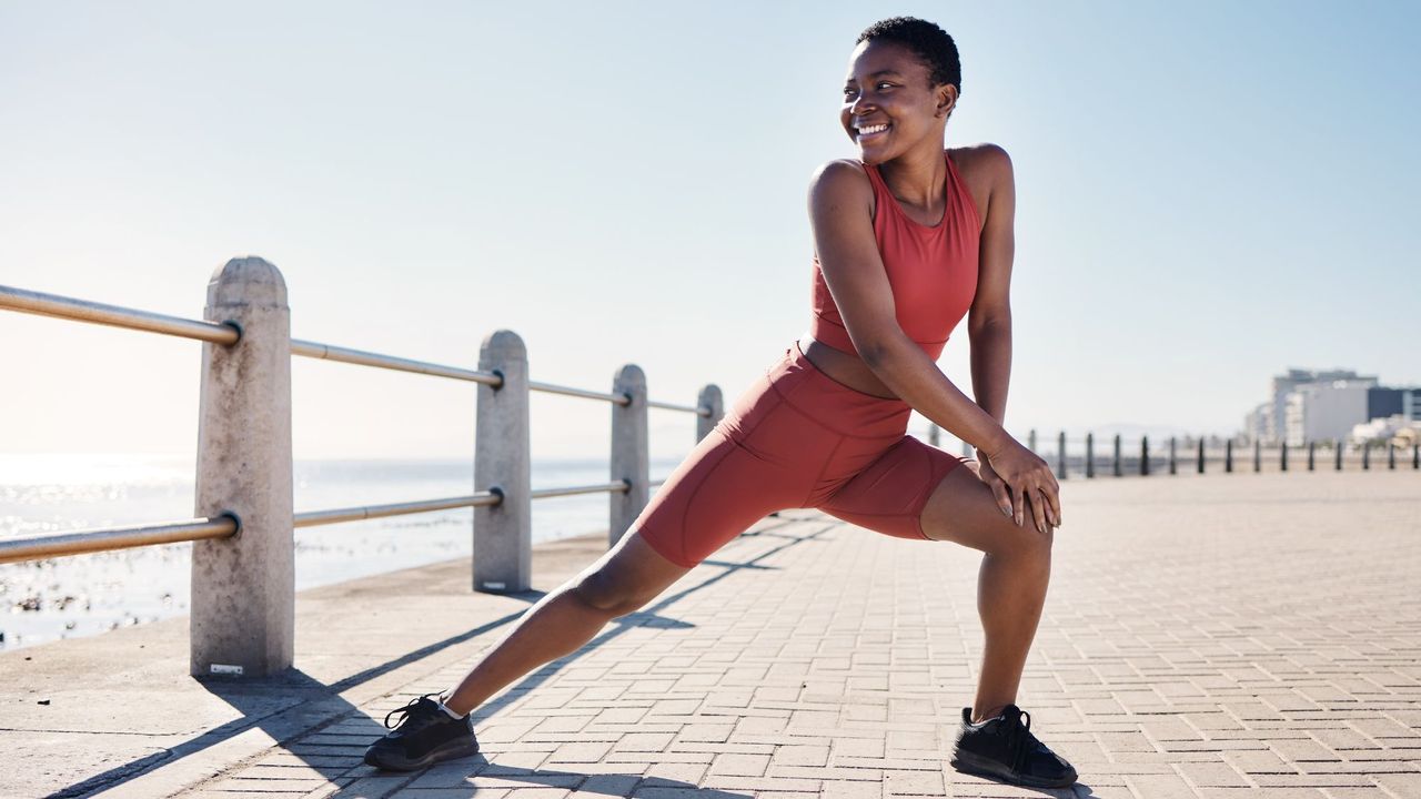 Are lunges or squats better? A woman working out