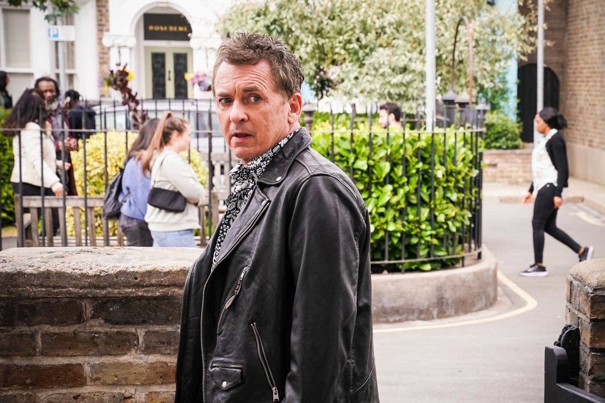 Alfie (Shane Richie) returns for Kat and Phil&#039;s wedding in EastEnders.