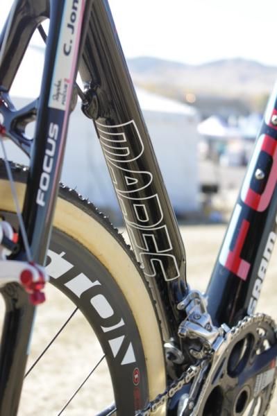 Another look at the massive seat tube with relief for the front derailleur
