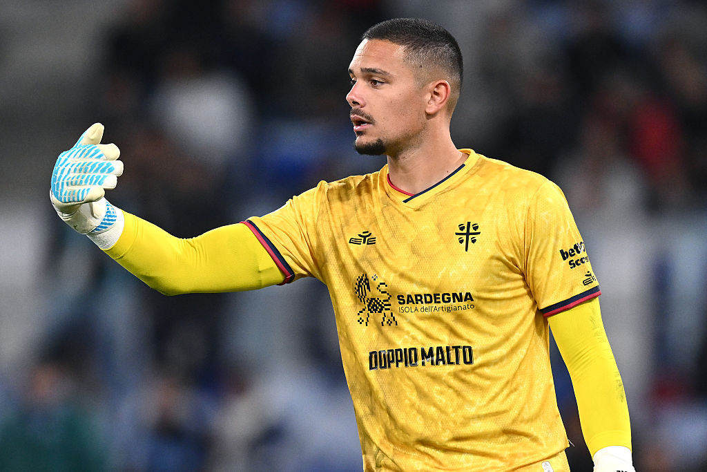 ROME, ITALY - NOVEMBER 03: Elia Caprile of Cagliari gestures during the Serie A match between SS Lazio and Cagliari Calcio at Stadio Olimpico on November 03, 2025 in Rome, Italy. (Photo by Image Photo Agency/Getty Images)