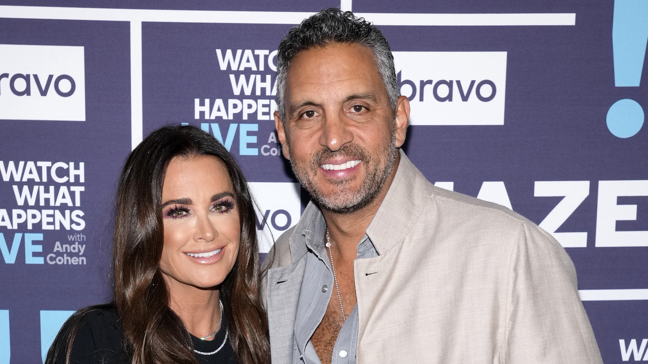 RHOBH's Kyle Richards Subtly Fires Back At Mauricio Umansky In The Midst Of Split Drama, And I’m On Her Side