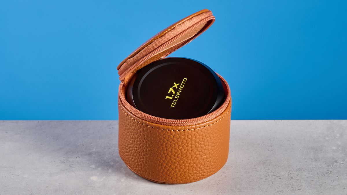 The Freewell iPhone lens 1.7x in its case