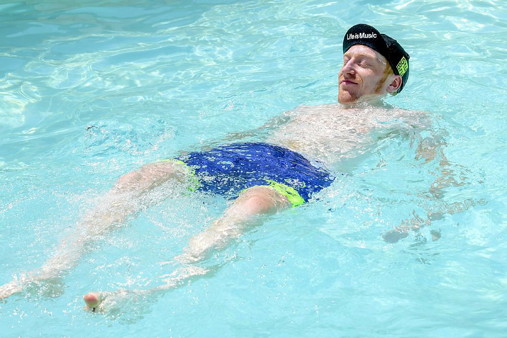 Frederik Backaert (Wanty-Gobert Cycling) goes for a swim on the second rest day