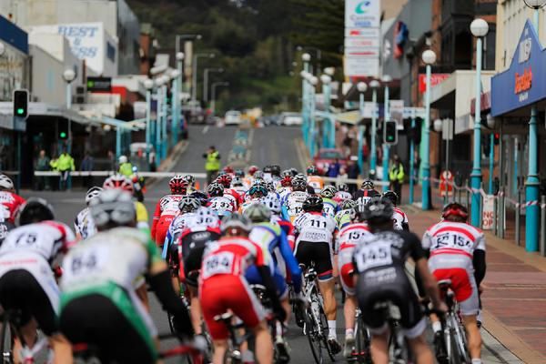The peloton race around the blisteringly fast Burnie criterium circuit