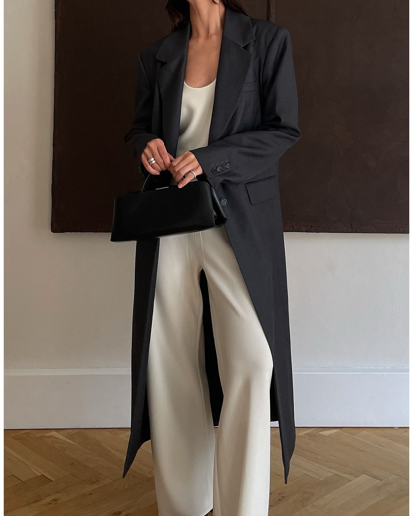Woman wearing fall Gen Z trend.