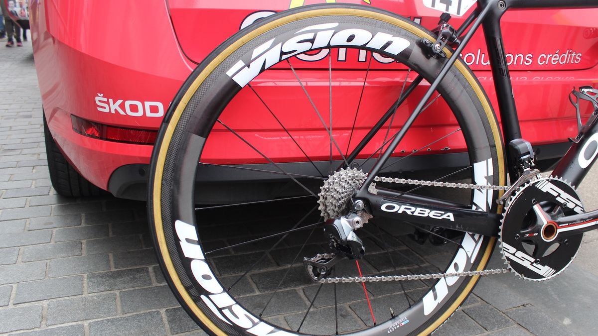 Bouhanni runs 55mm Vision Metron wheels