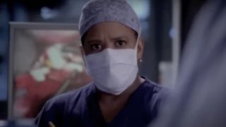 Chandra Wilson as Miranda Bailey looking surprised under her mask in Grey's Anatomy