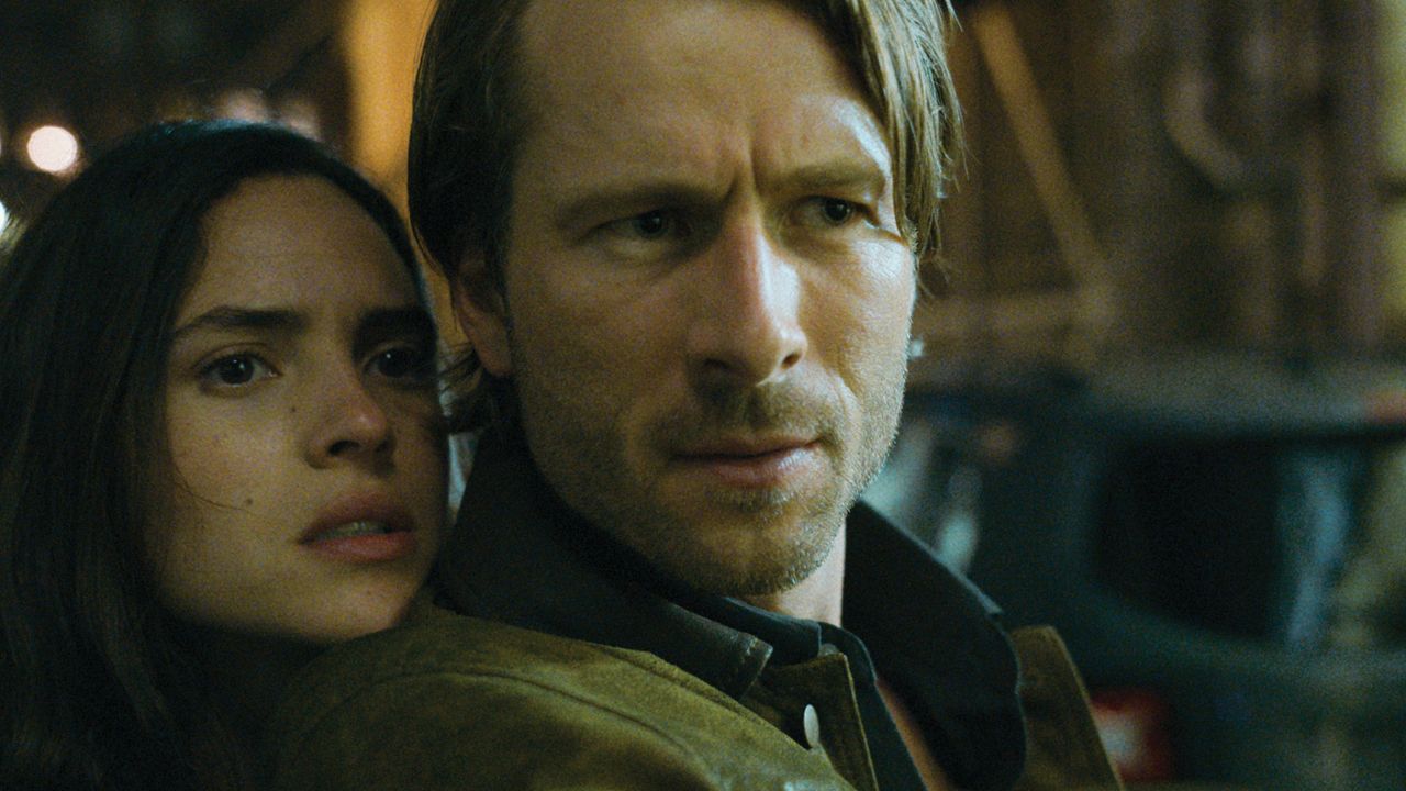 adria arjona and glen powell in hit man