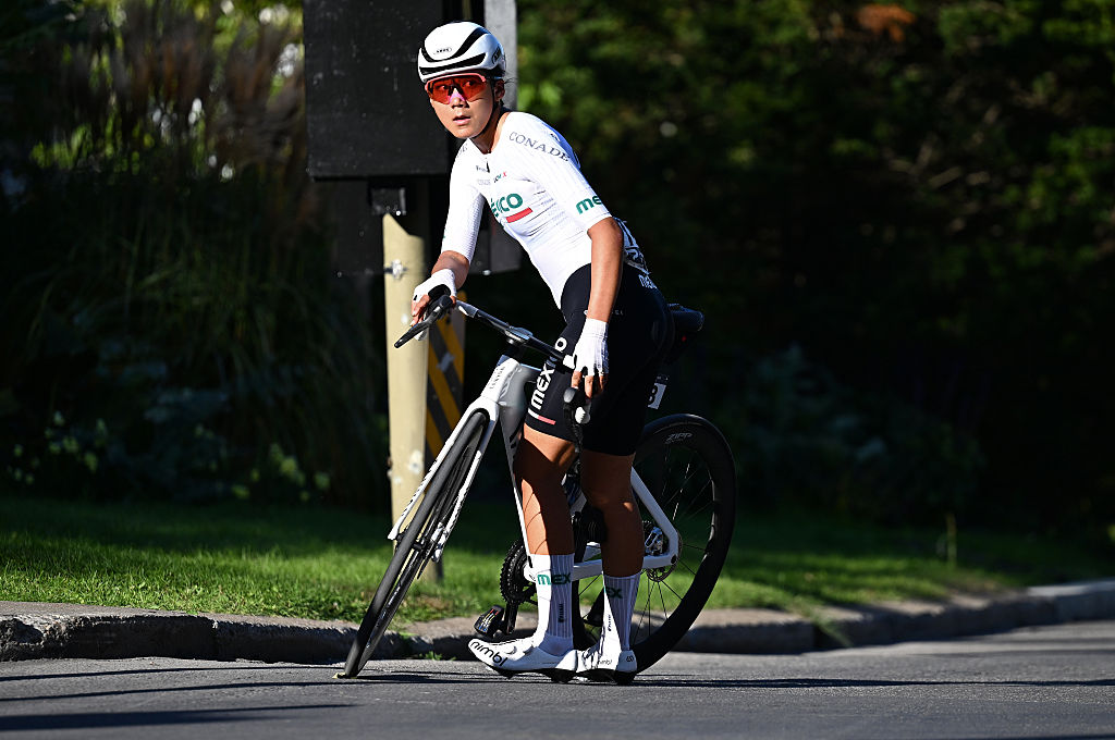 Nabyenka Garcia and Team Mexico with mechanical problems in the breakaway during the 99th UCI Road World Championships Montreal 2026