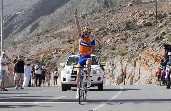 Robert Gesink (Rabobank) soloed to victory on the mountain finish at Jabal al Akhdhar.