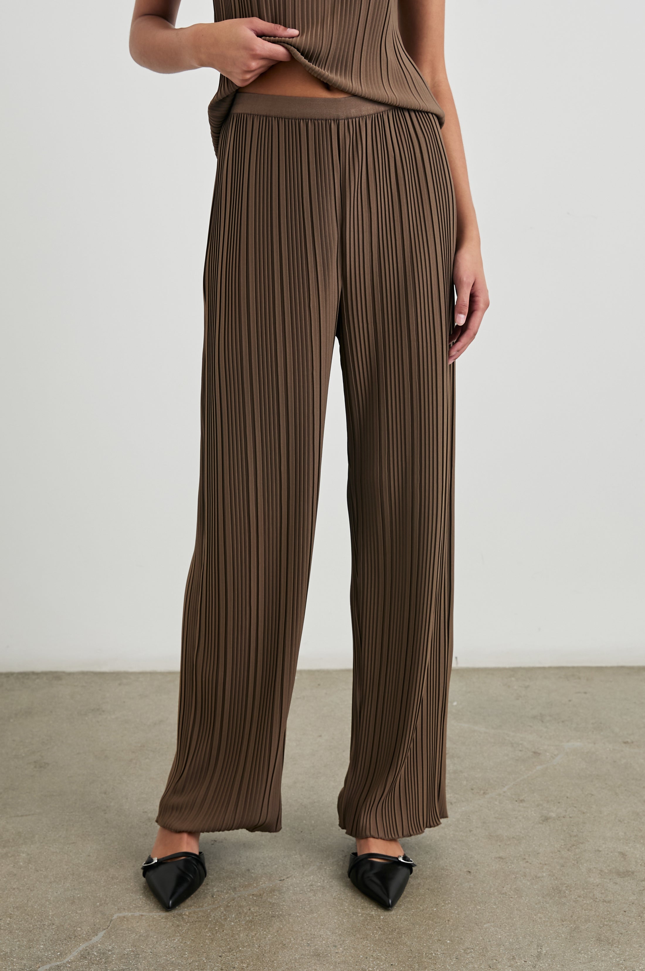 Liana Pant - Morel
