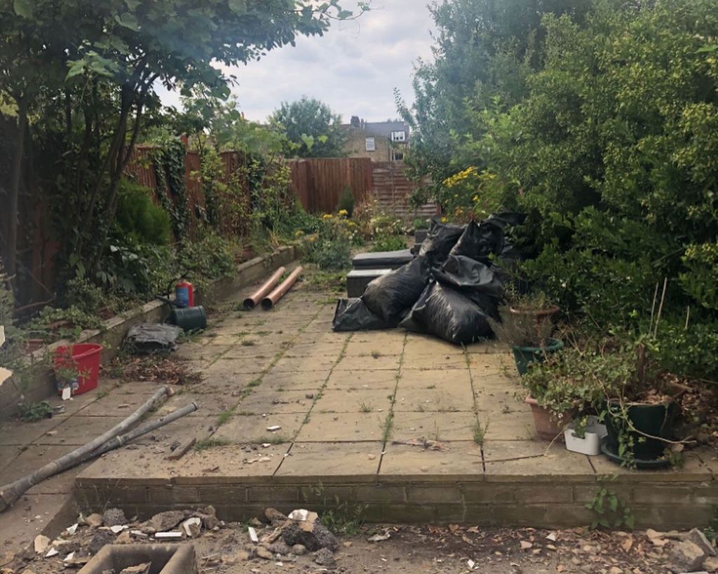 Bespoke seating turned this yard into a Malibu-inspired haven