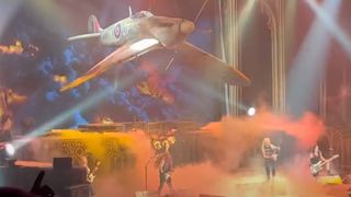 Iron Maiden stage prop malfunctions during Ace's High