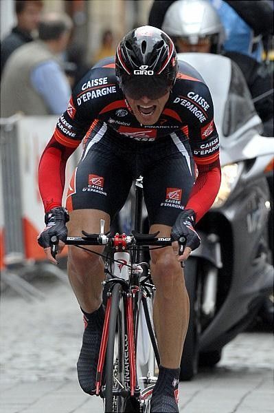 Jose Ivan Gutierrez (Caisse d'Epargne) lost his saddle in the final kilometre and had to sprint the entire way to the line.