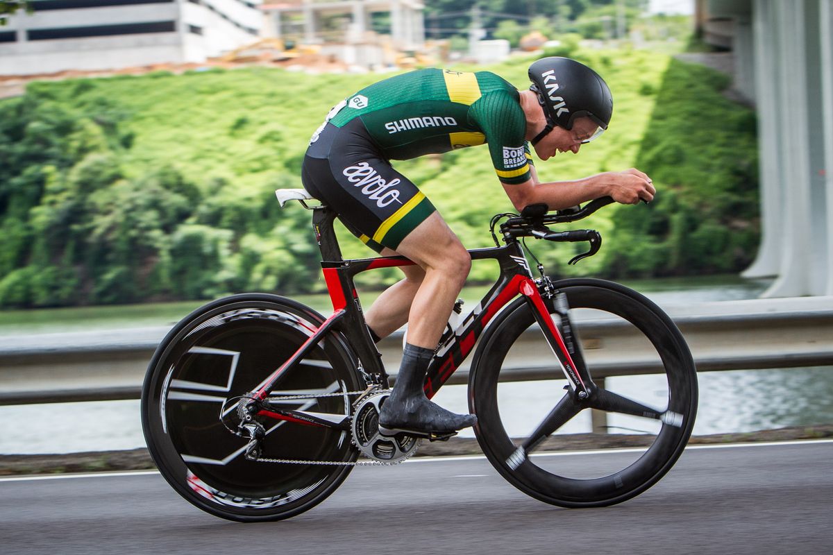 Ezekiel Mostov (Aevolo) puts in a strong ride for twelfth place.