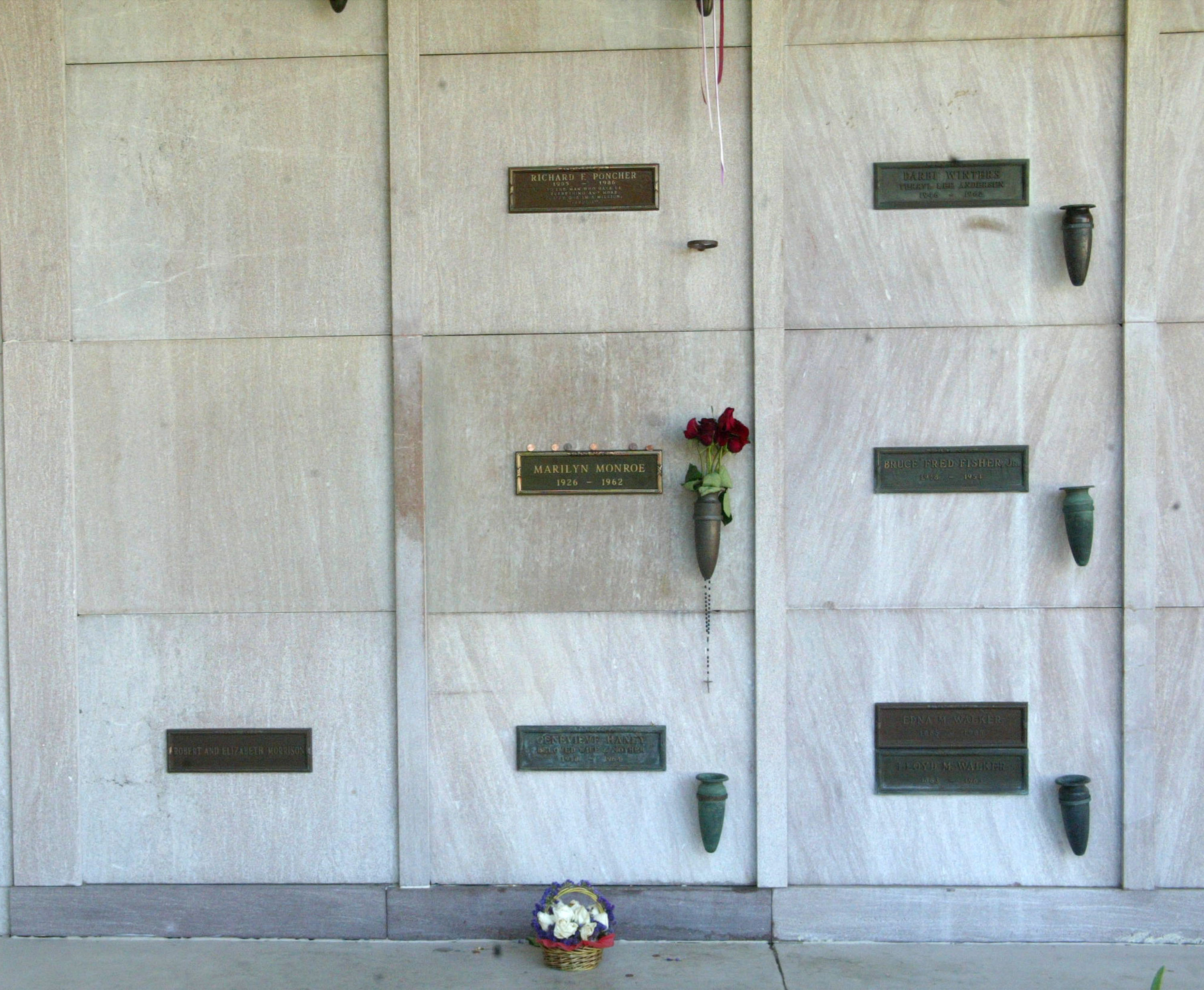 Los Angeles burial crypt near Marilyn Monroe, Hugh Hefner on sale for $2  million