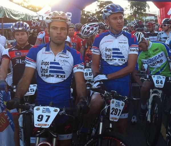 Grupo Orosi Siglo XXI/Specialized teammates of Frederico Ramirez at the start