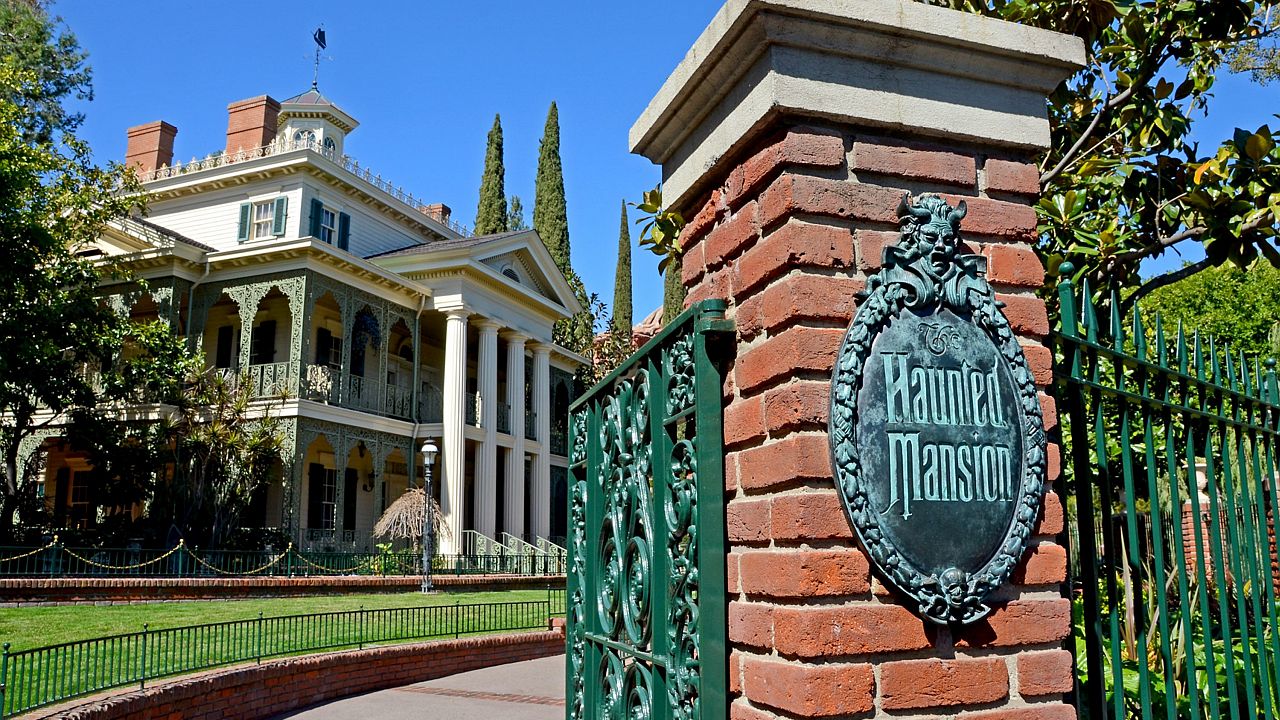 Hatbox Ghost Joining Disney World's Haunted Mansion In Late