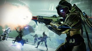 Ein Wächter feuert seine Waffe in Destiny 2: Die Hexenkönigin