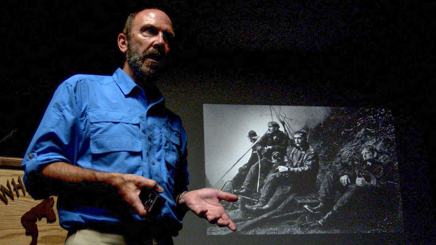 Jerry Gay, a photographer who won a 1975 Pulitzer for a photograph of firefighters, has died at the age of 79