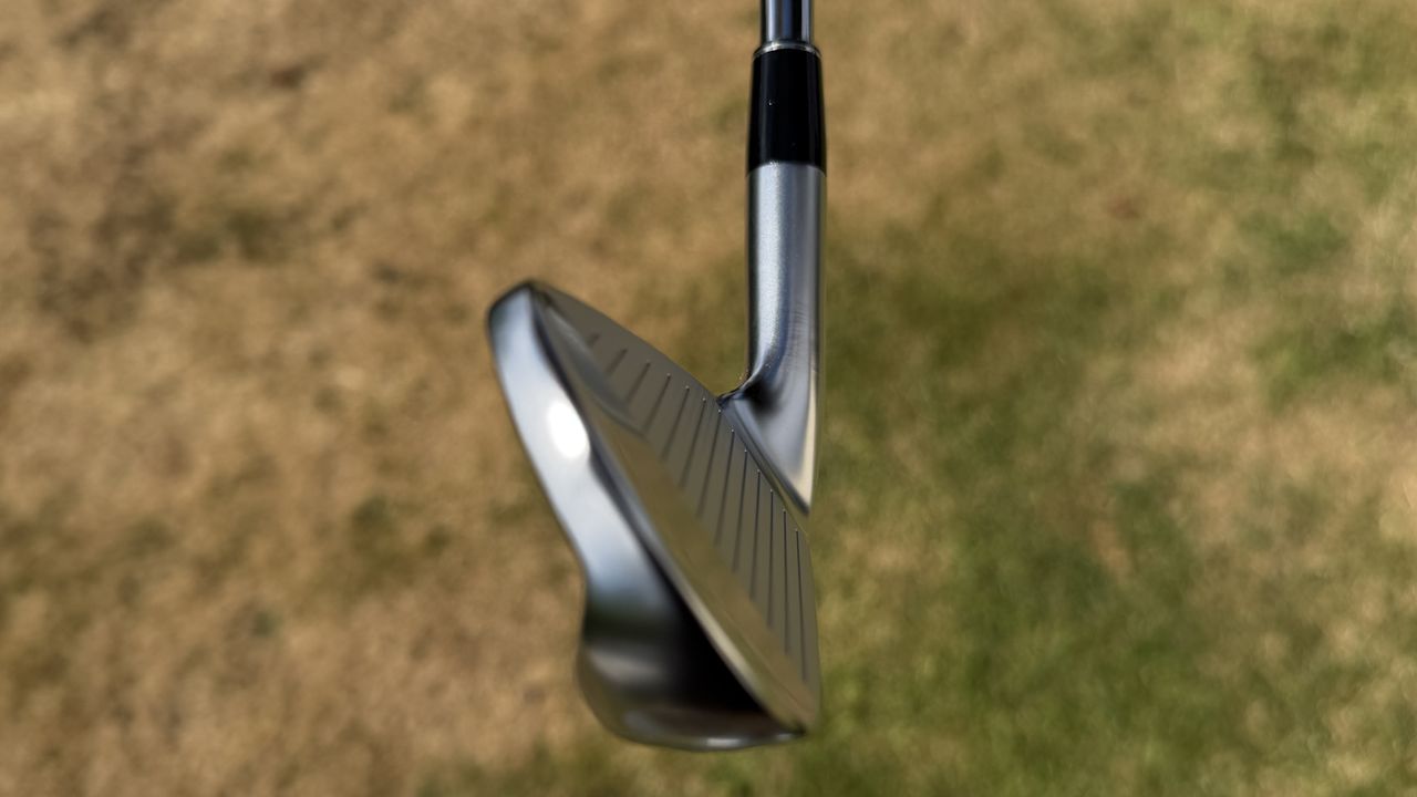 Photo of the Srixon 2026 ZXi5 Iron